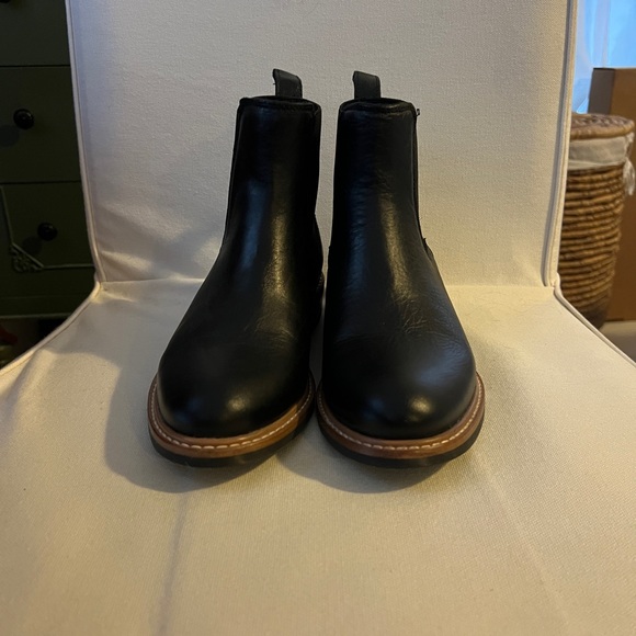 Nisolo Black Leather Chelsea Ankle Boots - Picture 3 of 8